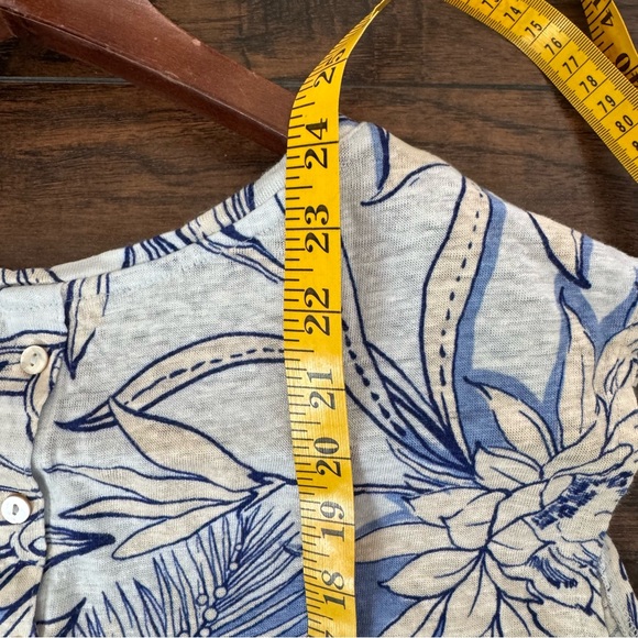 Halston Blue Floral Linen Slub Knit Top Button Back Short Dolman Cap Sleeve Sz S - Picture 8 of 9